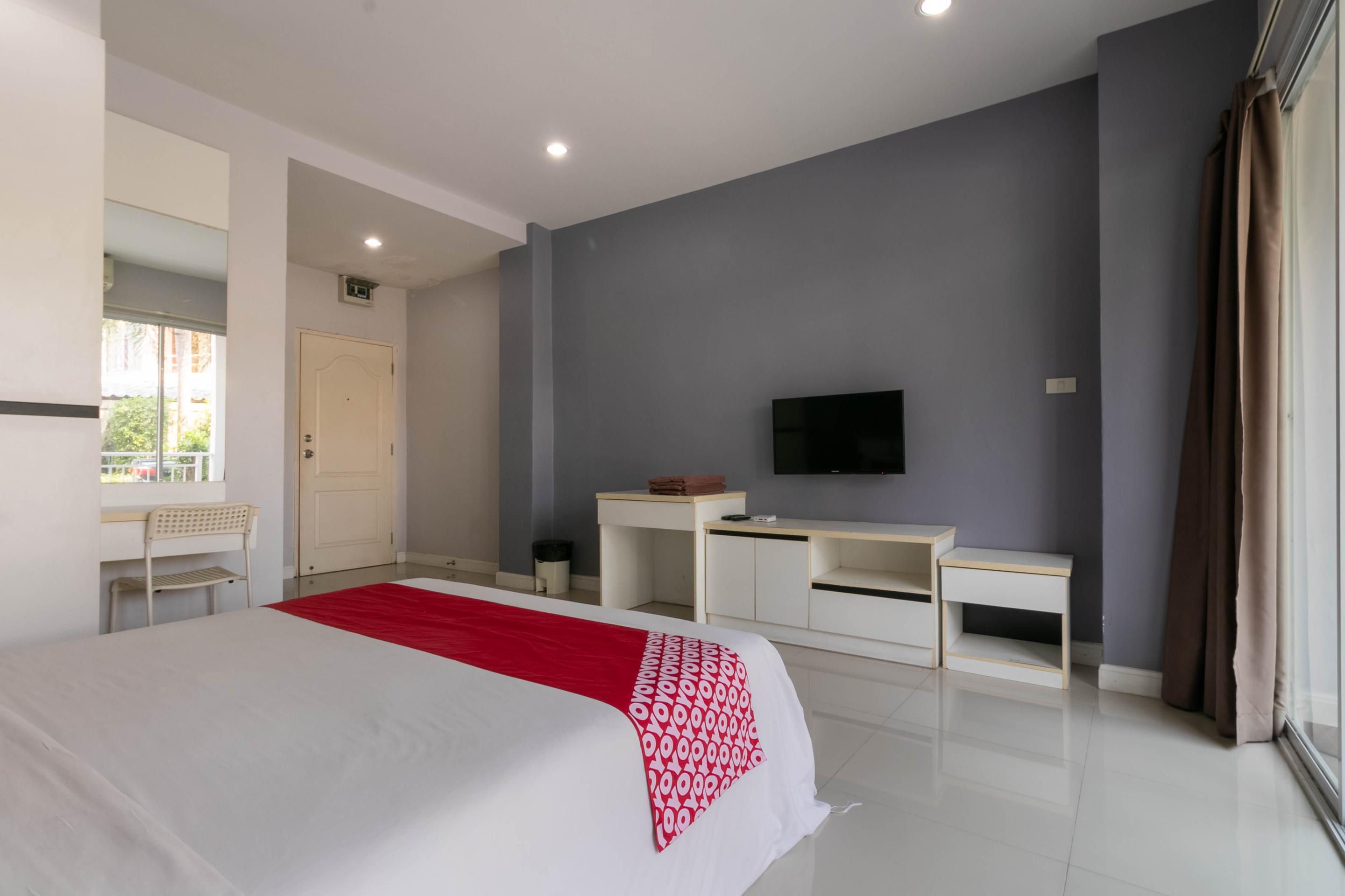 Oyo 75389 Pandora House Hotel Патая Екстериор снимка