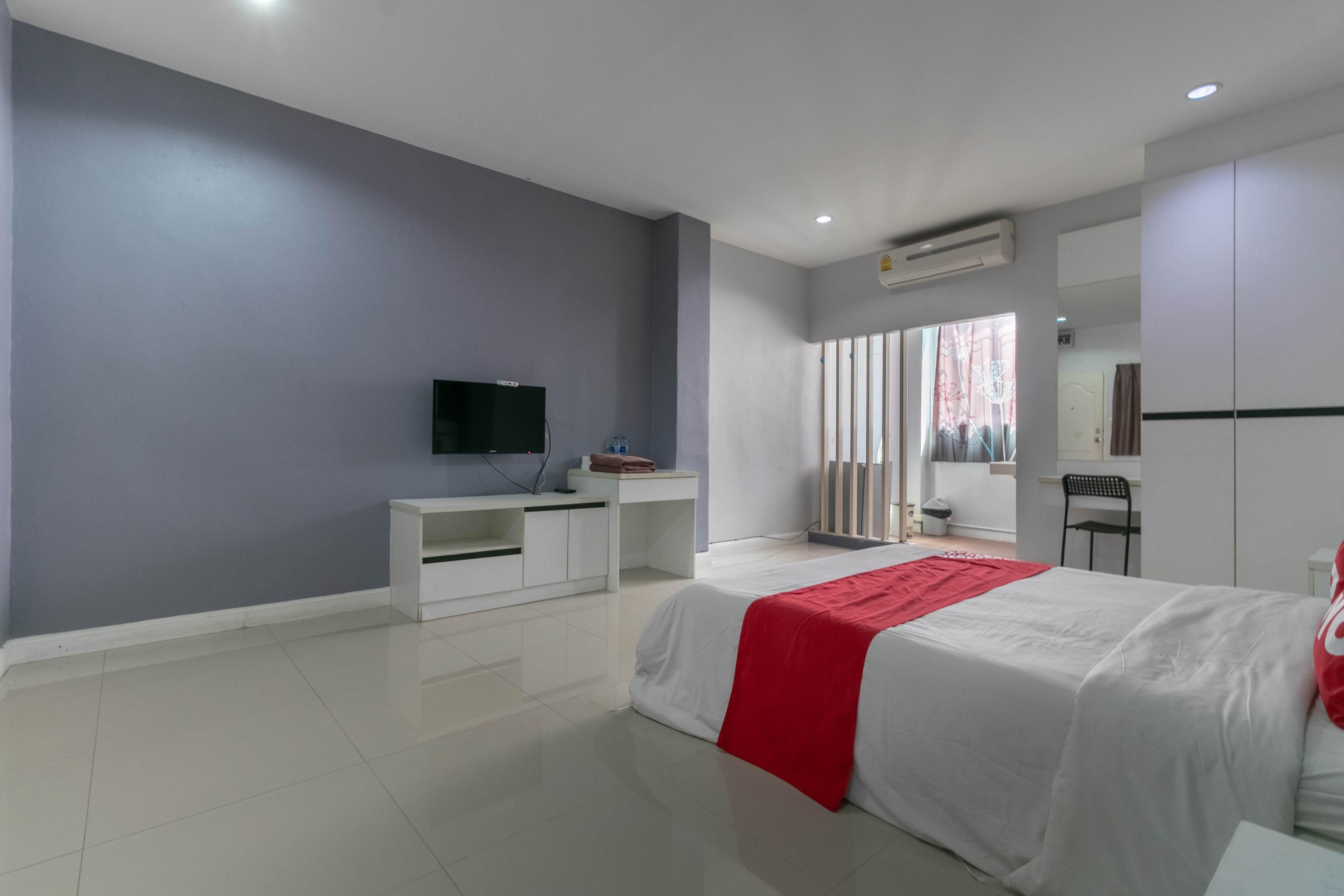 Oyo 75389 Pandora House Hotel Патая Екстериор снимка
