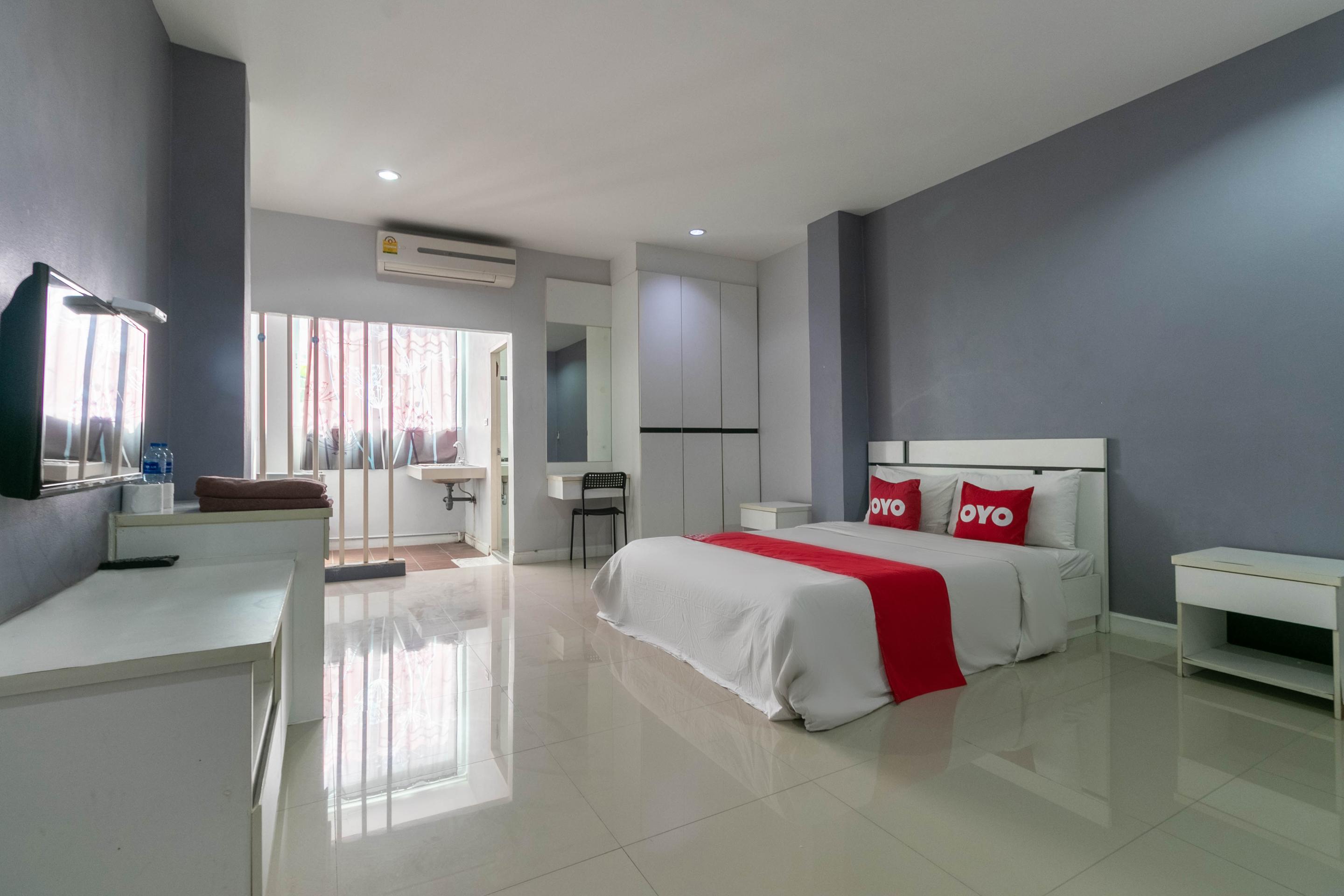 Oyo 75389 Pandora House Hotel Патая Екстериор снимка