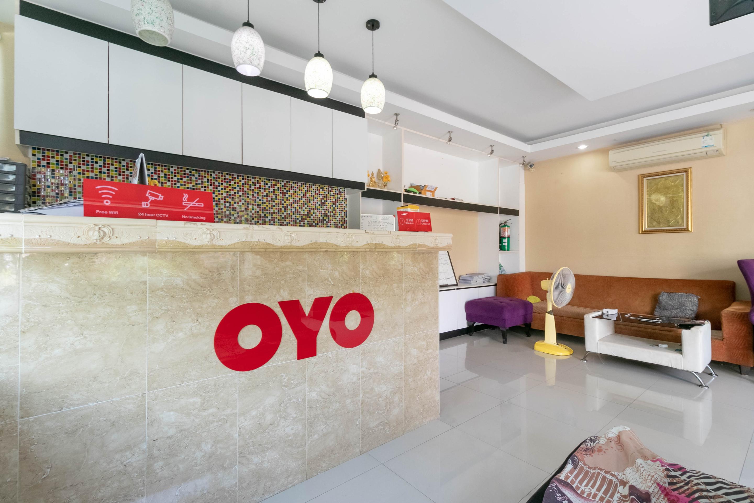 Oyo 75389 Pandora House Hotel Патая Екстериор снимка