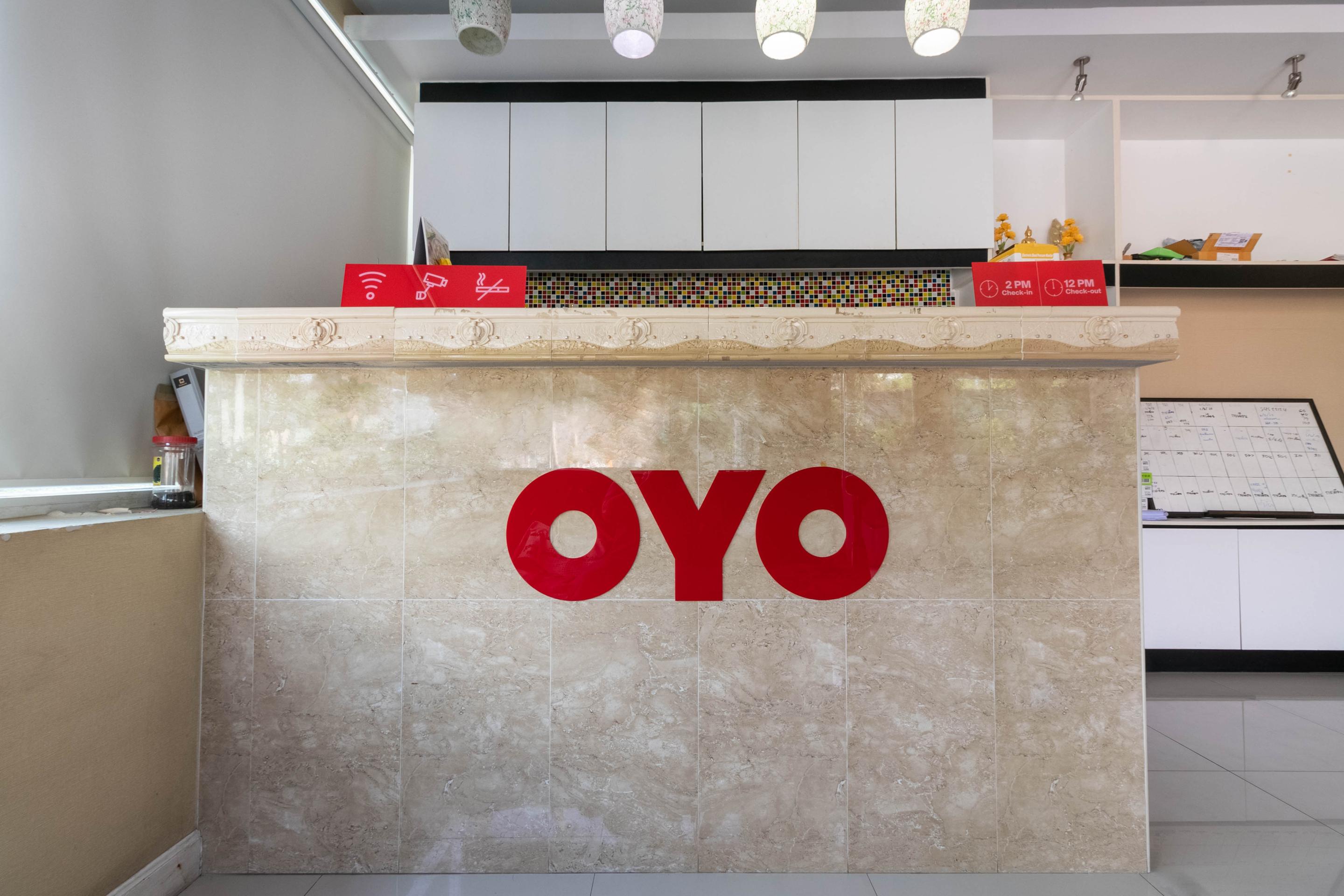 Oyo 75389 Pandora House Hotel Патая Екстериор снимка