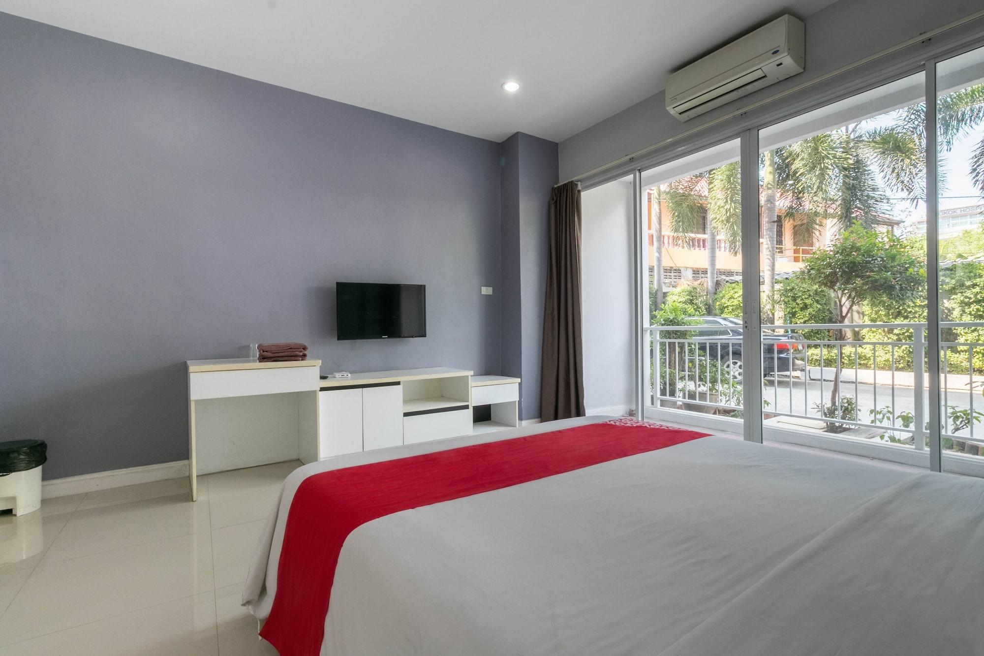 Oyo 75389 Pandora House Hotel Патая Екстериор снимка