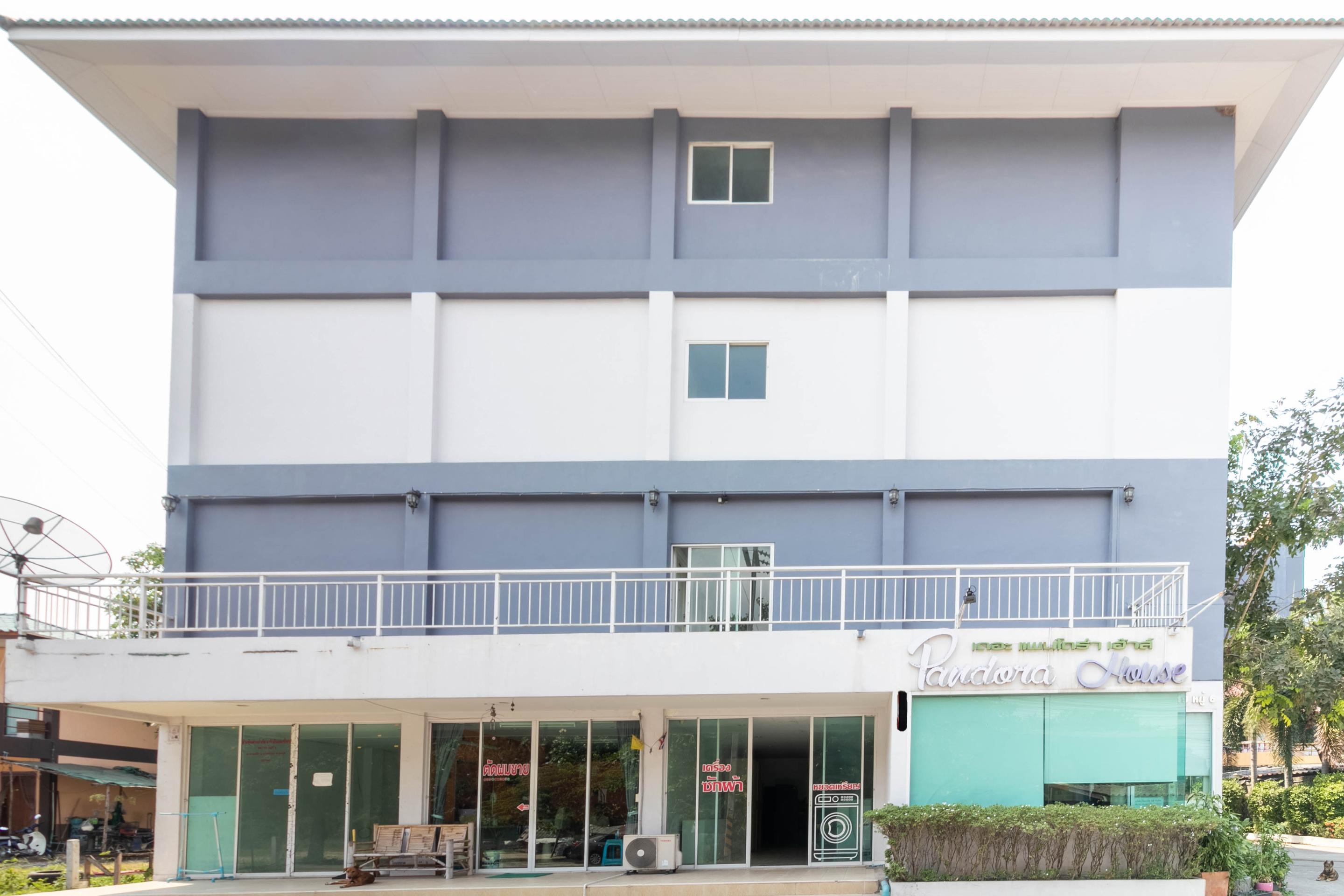 Oyo 75389 Pandora House Hotel Патая Екстериор снимка