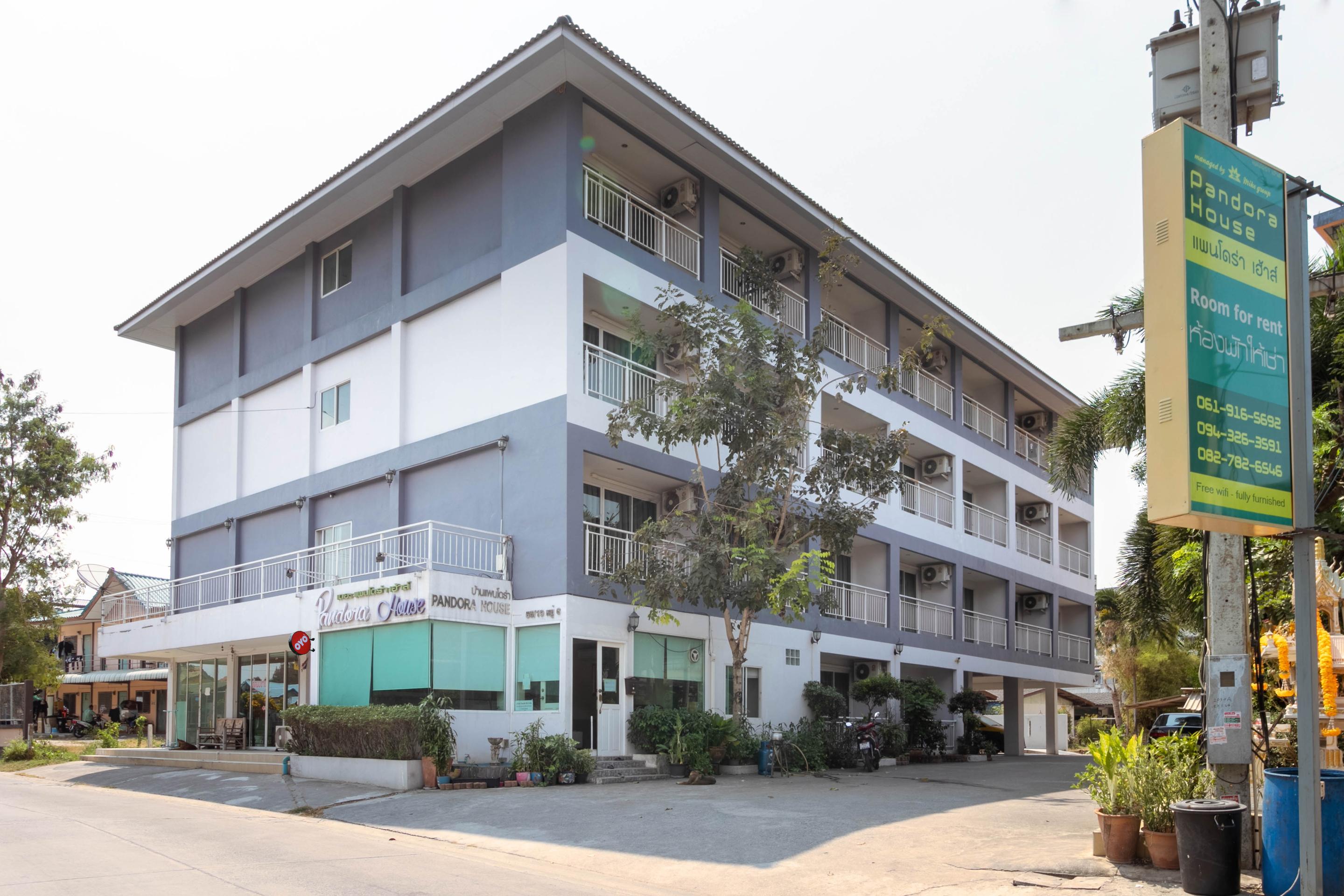 Oyo 75389 Pandora House Hotel Патая Екстериор снимка