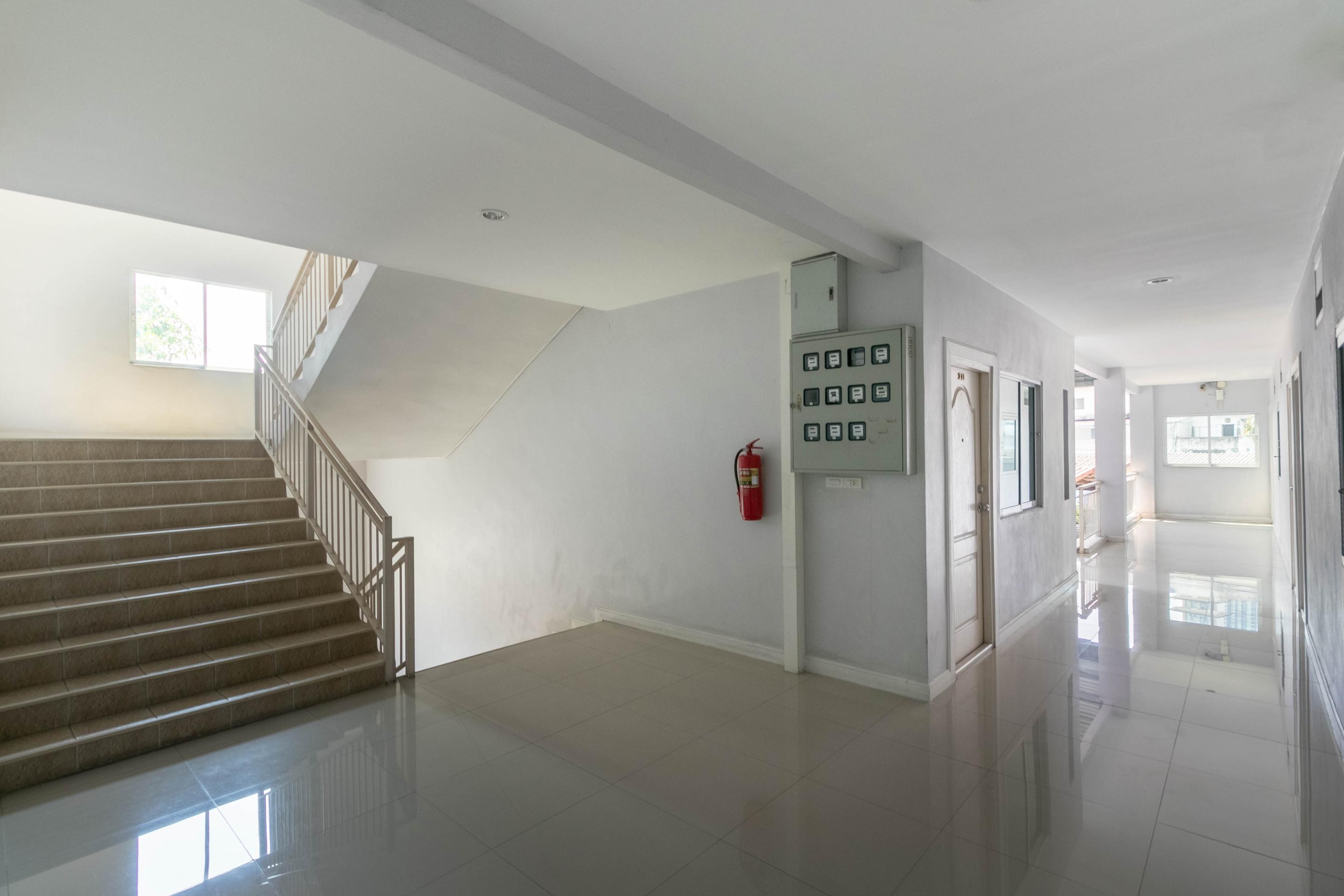 Oyo 75389 Pandora House Hotel Патая Екстериор снимка