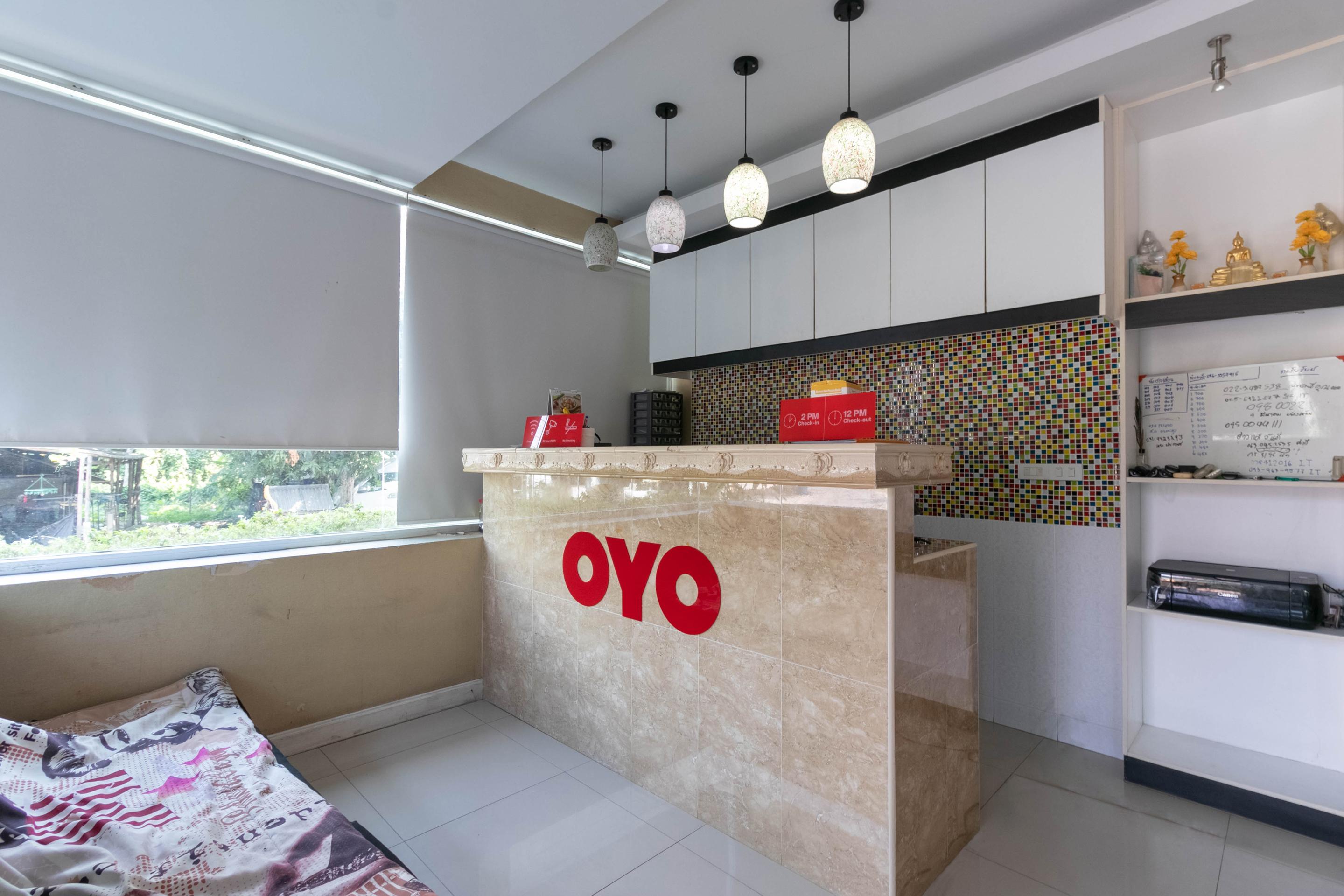 Oyo 75389 Pandora House Hotel Патая Екстериор снимка