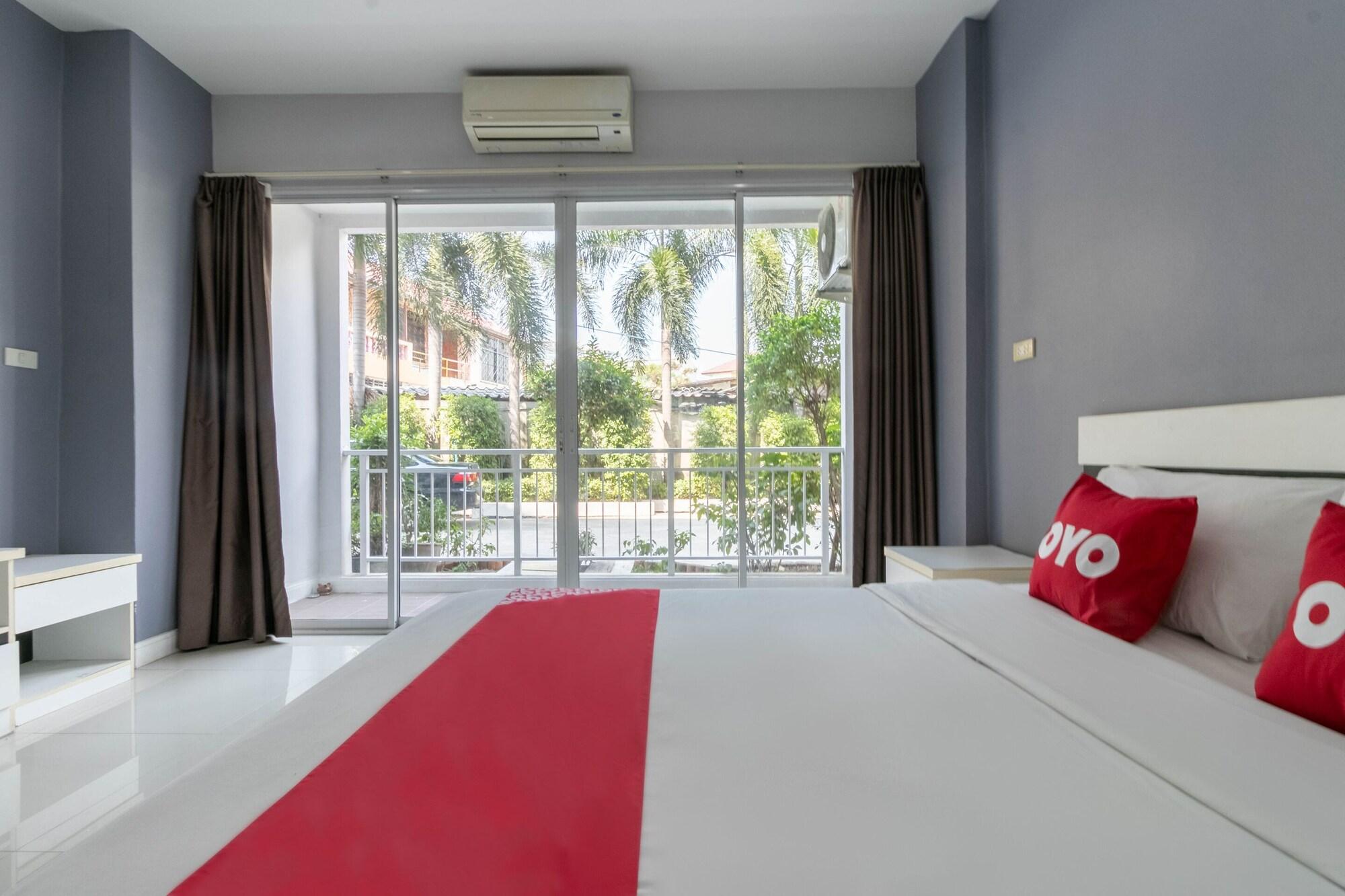 Oyo 75389 Pandora House Hotel Патая Екстериор снимка