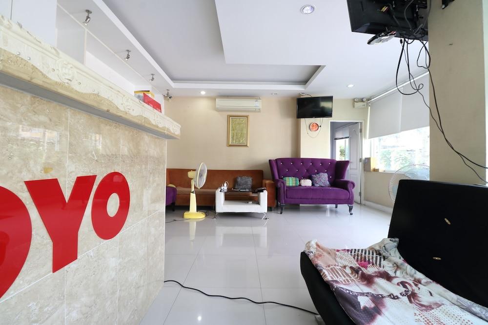 Oyo 75389 Pandora House Hotel Патая Екстериор снимка