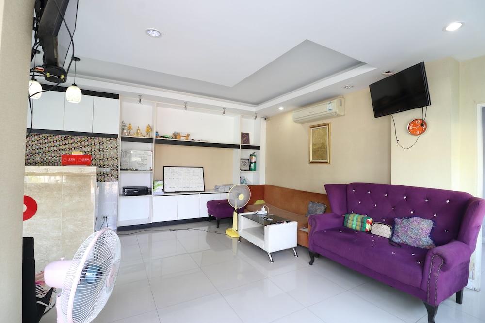 Oyo 75389 Pandora House Hotel Патая Екстериор снимка