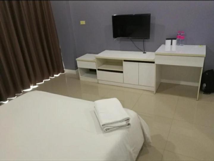 Oyo 75389 Pandora House Hotel Патая Екстериор снимка