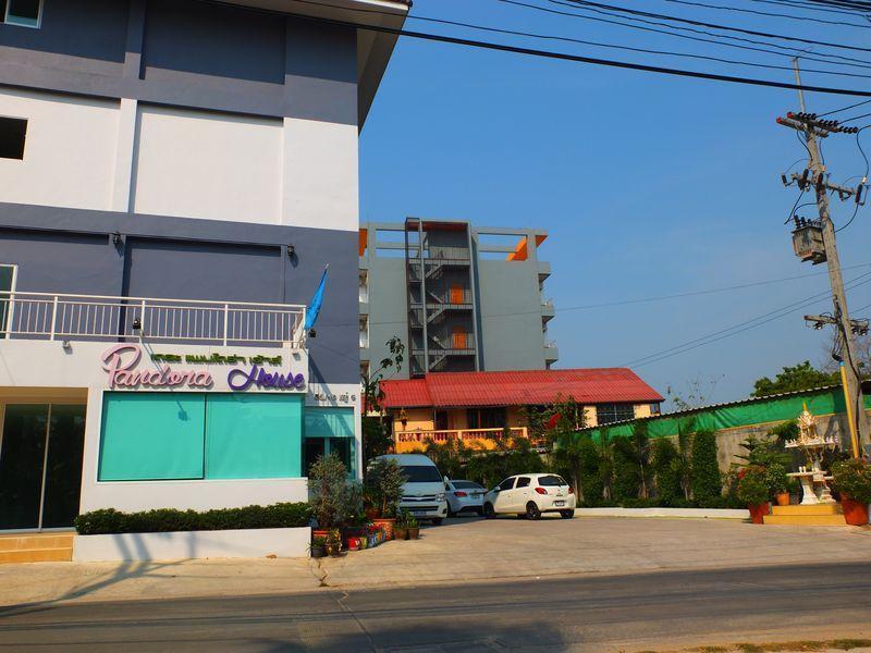 Oyo 75389 Pandora House Hotel Патая Екстериор снимка