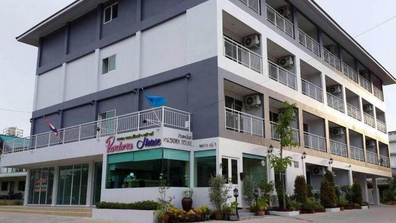 Oyo 75389 Pandora House Hotel Патая Екстериор снимка
