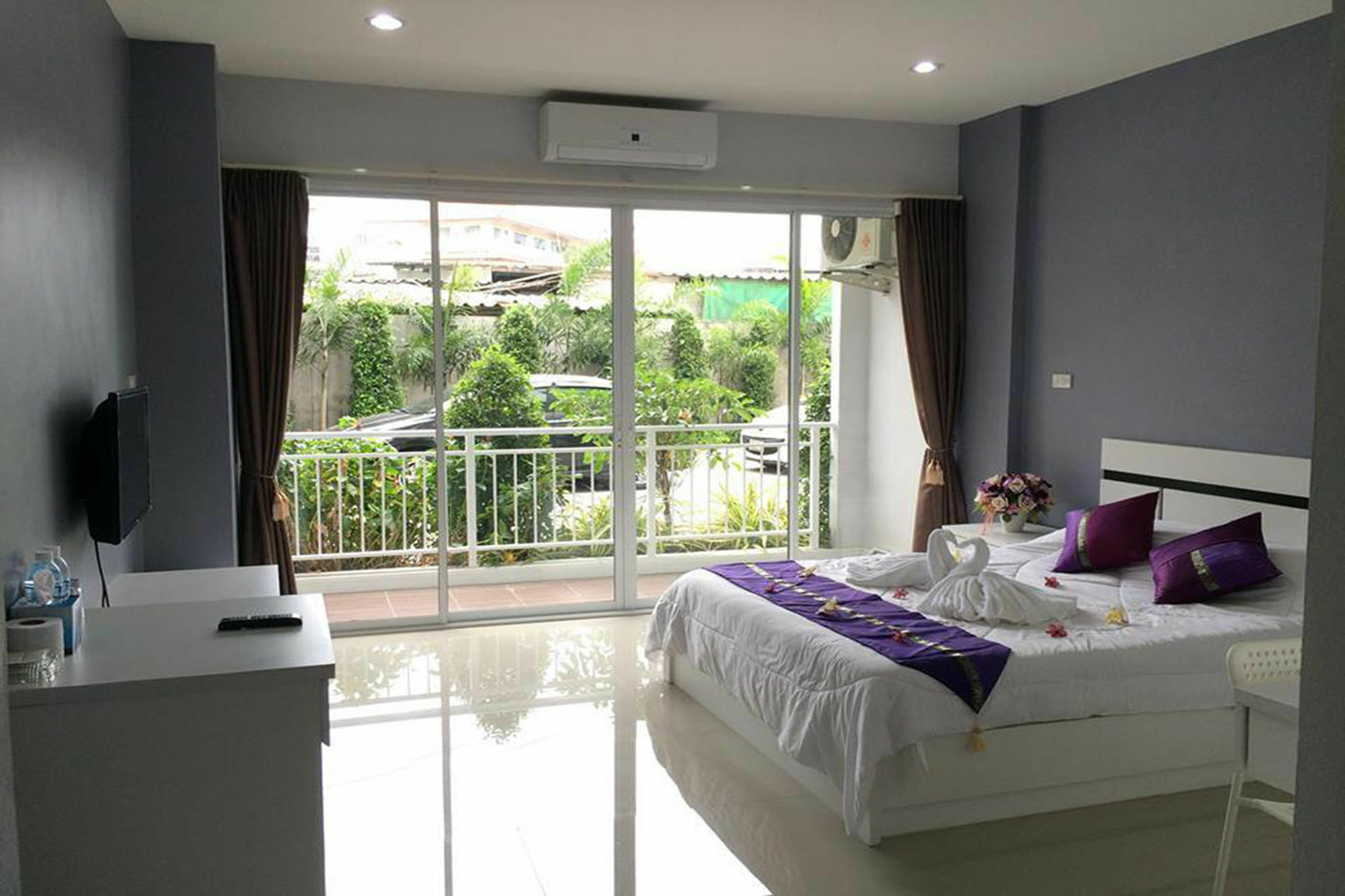 Oyo 75389 Pandora House Hotel Патая Екстериор снимка