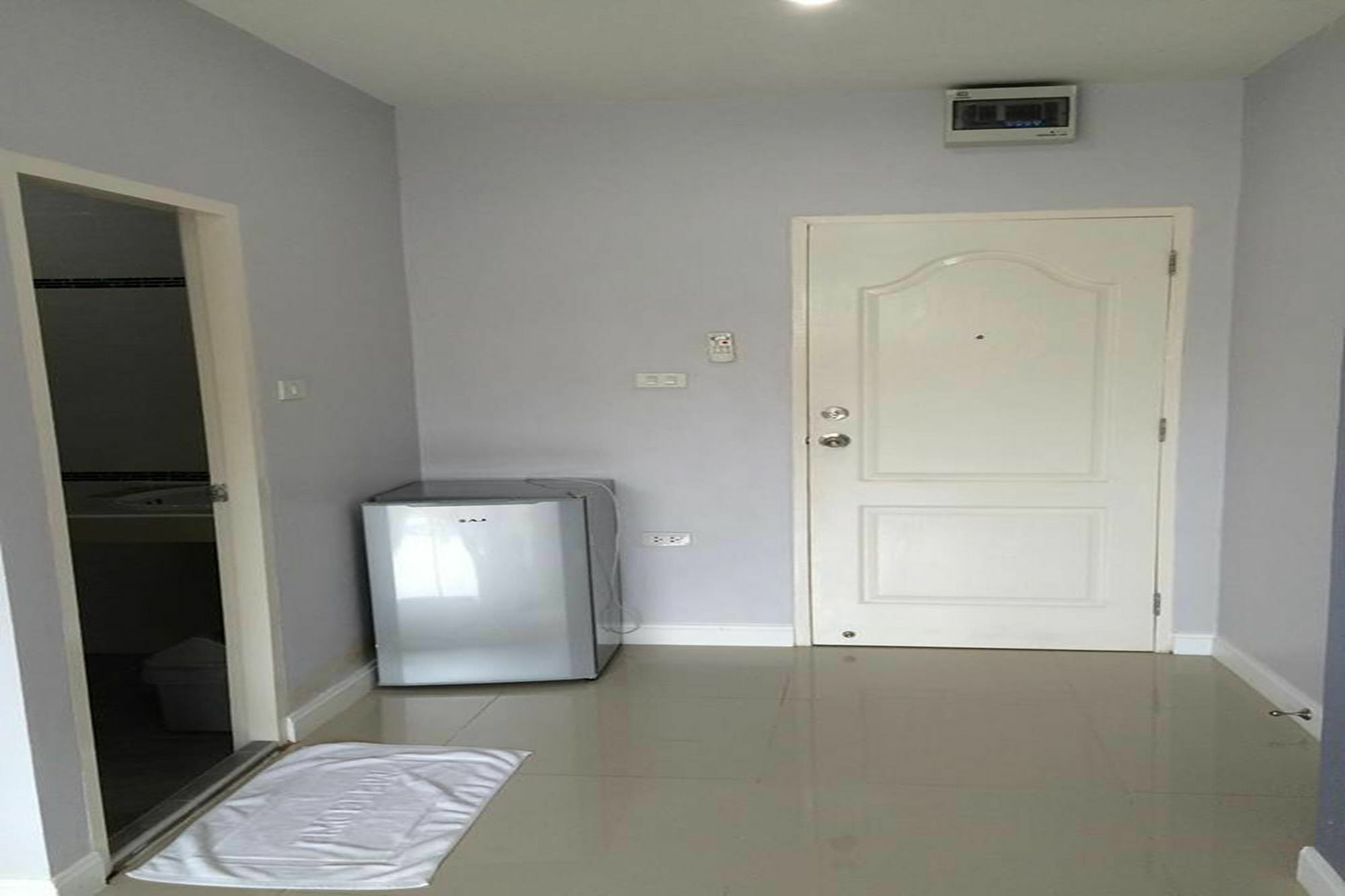 Oyo 75389 Pandora House Hotel Патая Екстериор снимка
