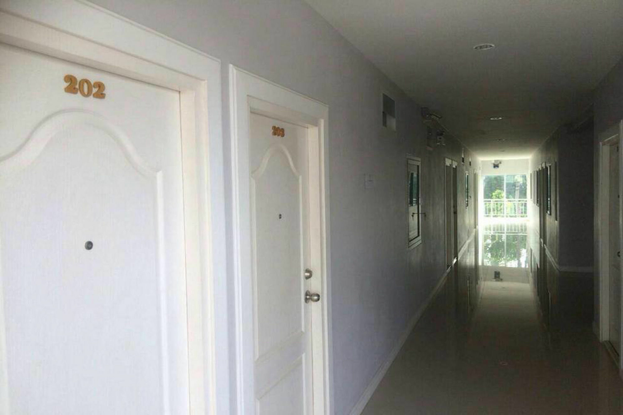 Oyo 75389 Pandora House Hotel Патая Екстериор снимка