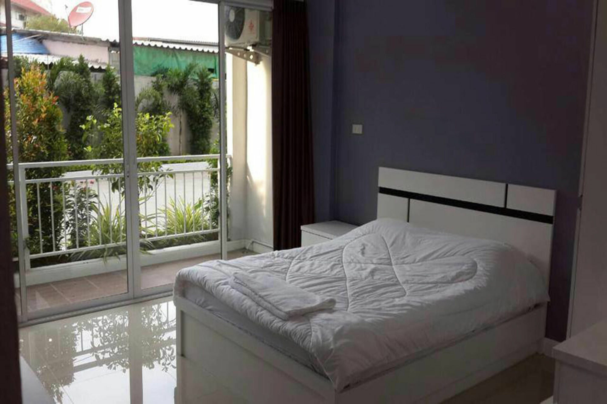 Oyo 75389 Pandora House Hotel Патая Екстериор снимка