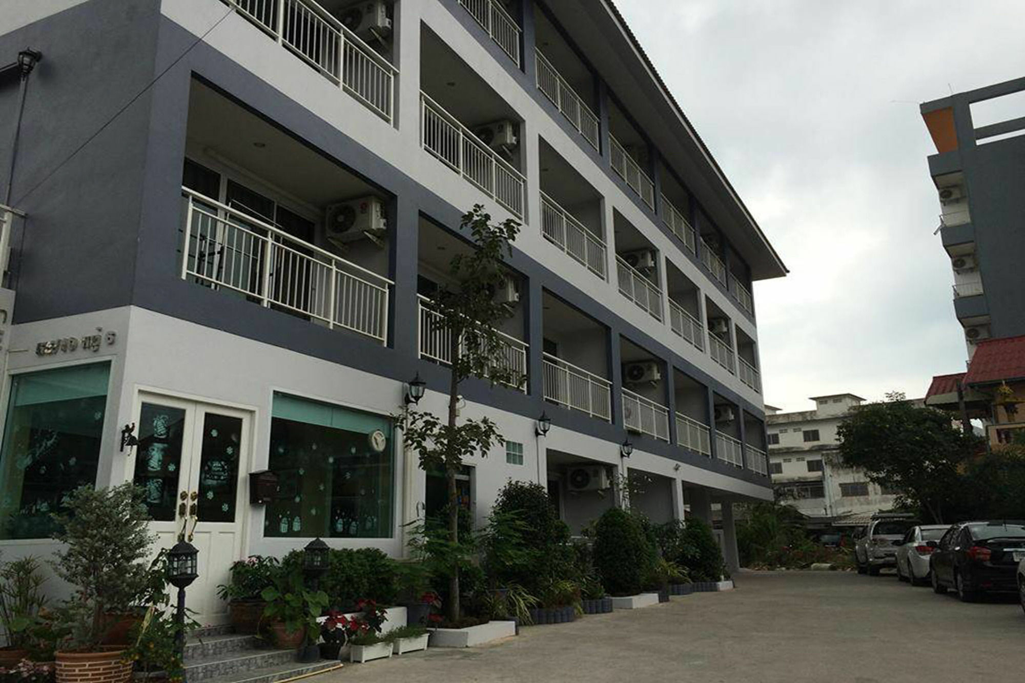 Oyo 75389 Pandora House Hotel Патая Екстериор снимка
