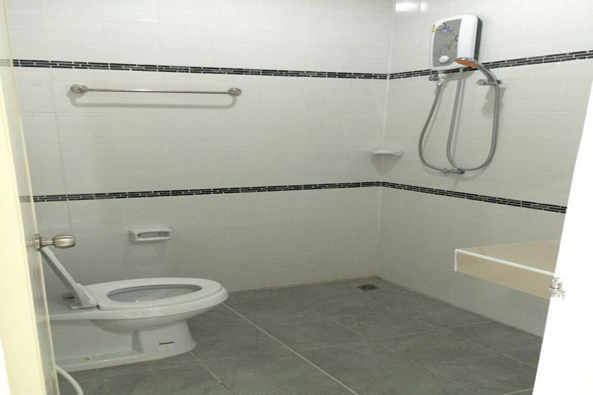 Oyo 75389 Pandora House Hotel Патая Екстериор снимка