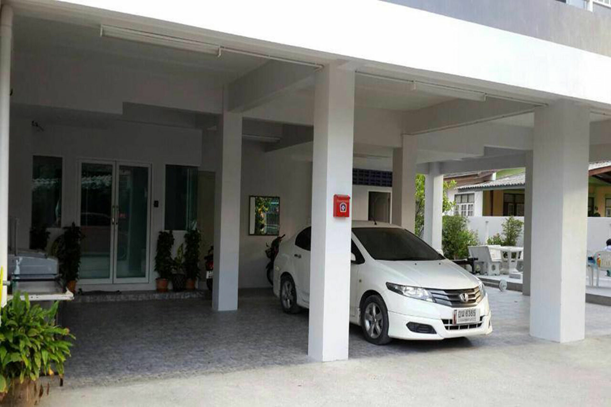 Oyo 75389 Pandora House Hotel Патая Екстериор снимка