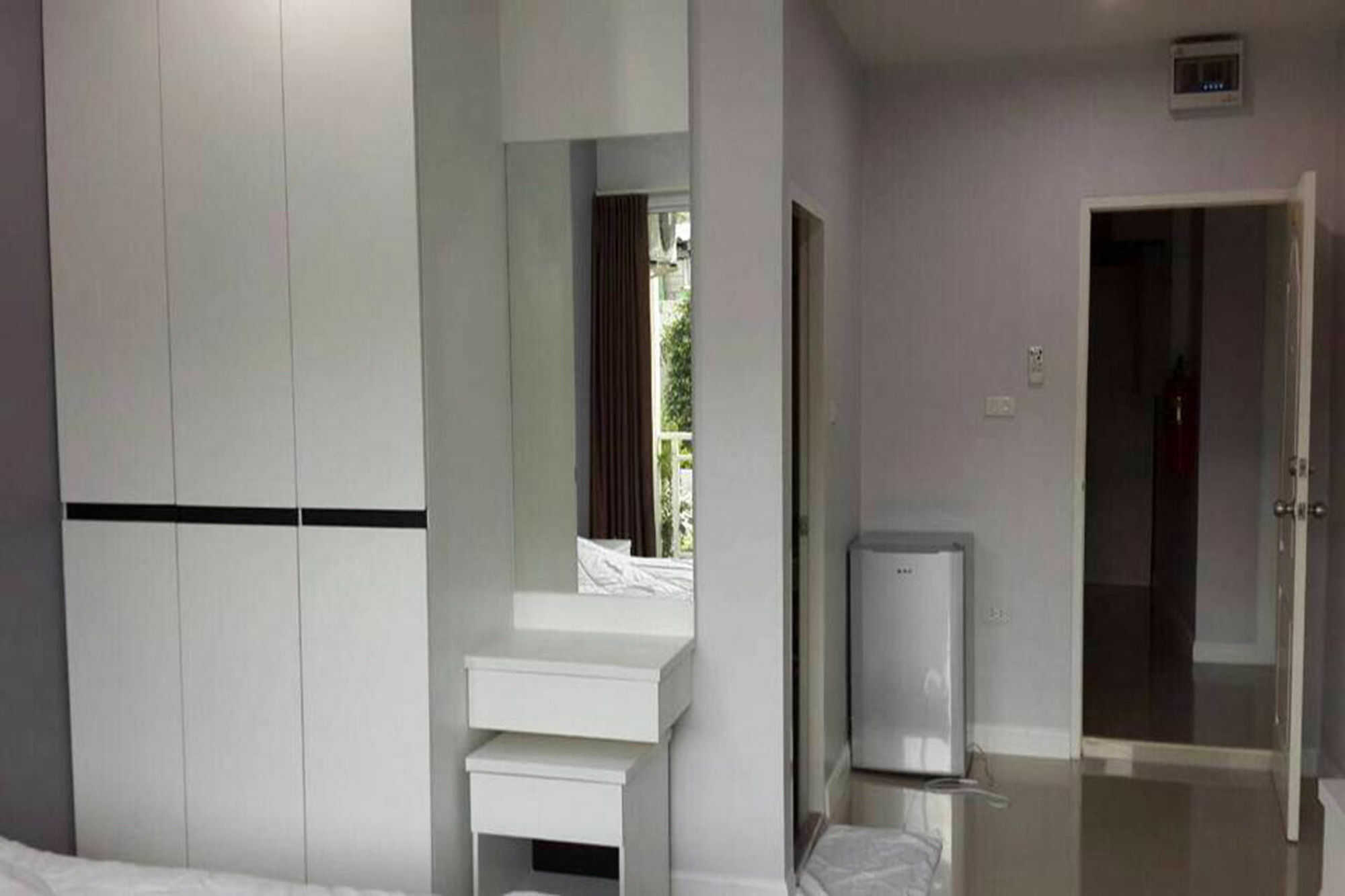 Oyo 75389 Pandora House Hotel Патая Екстериор снимка