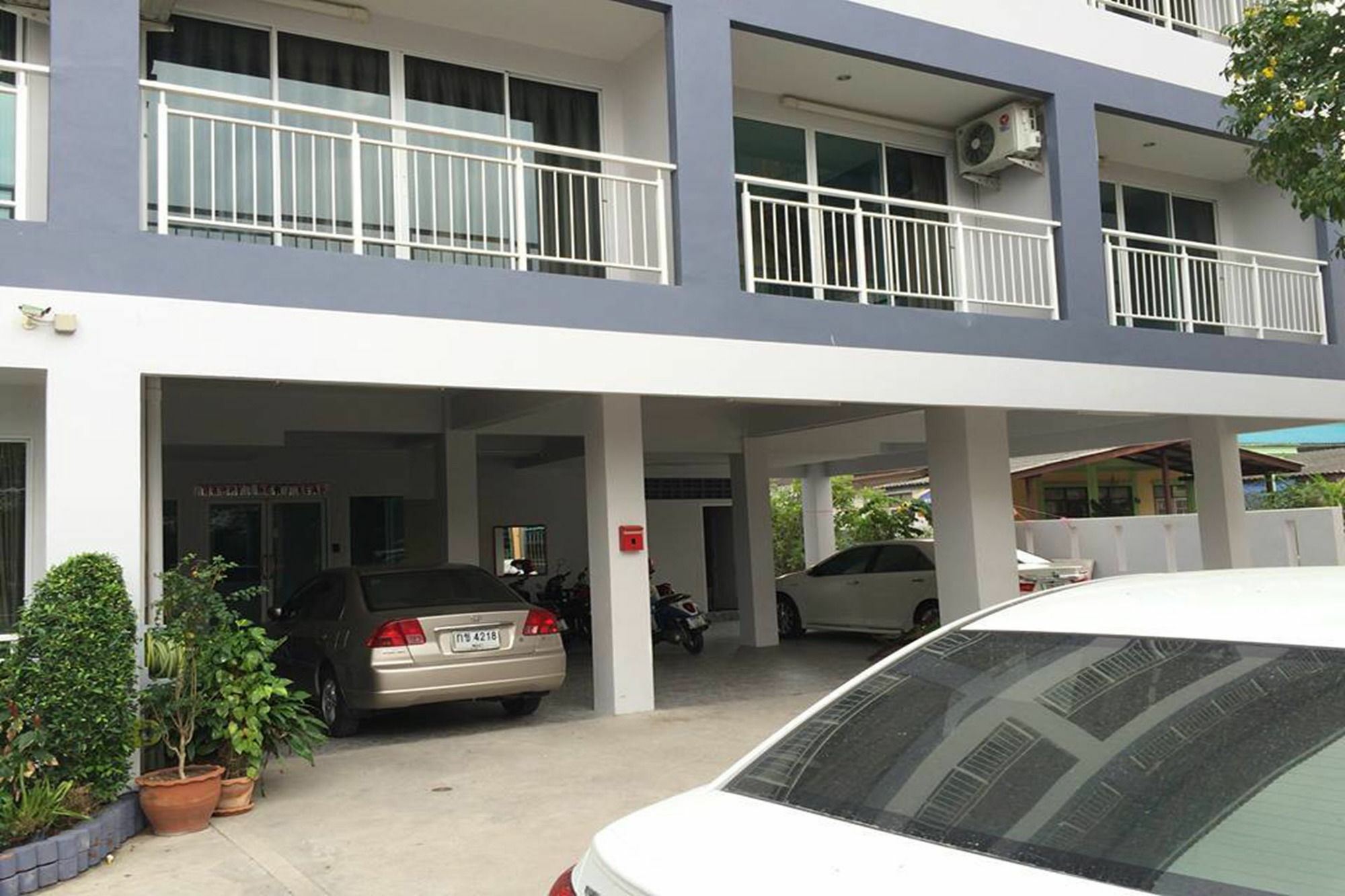 Oyo 75389 Pandora House Hotel Патая Екстериор снимка